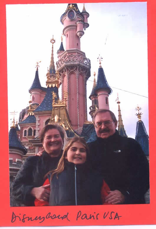 A couple Chilian with their daughter Fabiola at Disneyland Paris