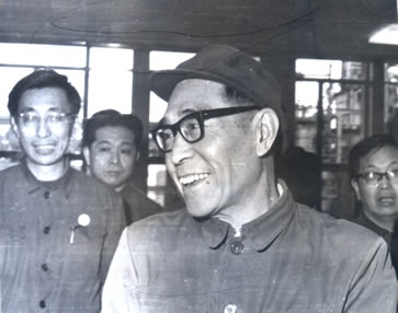 Wenguang  Han -- 1981 year.(44 years old) The Vice-Premier Kang-shien visit fertilizer plant Qixiashan