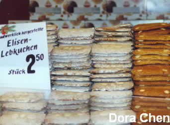 A Lebkuchen shop in the Munchen country fair 