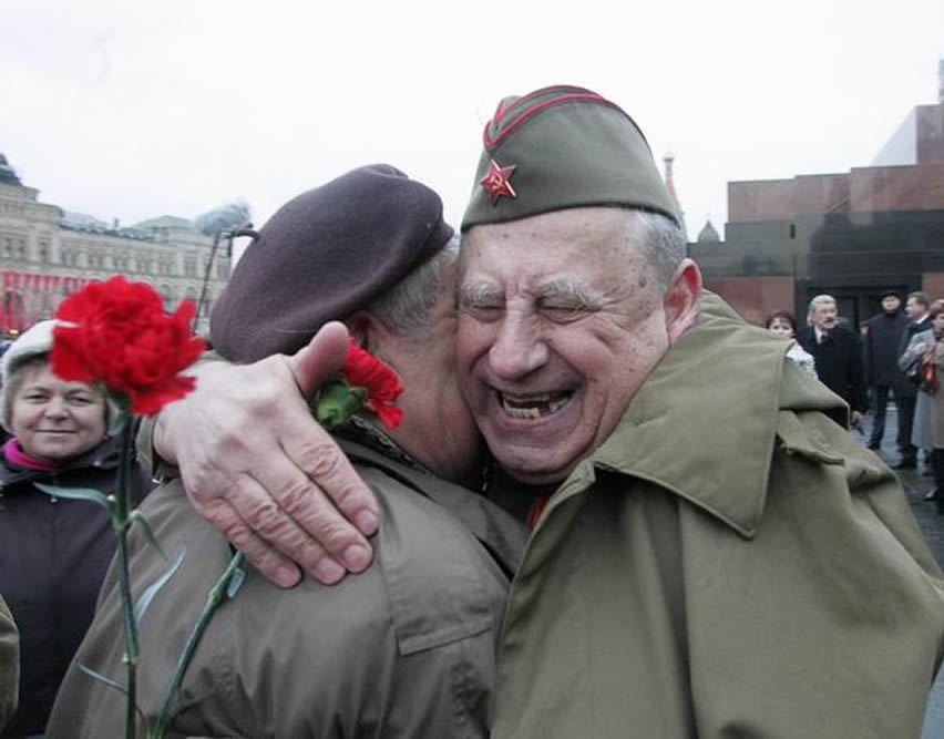 Solemnly commemorate the 70th anniversary of victory in World War II