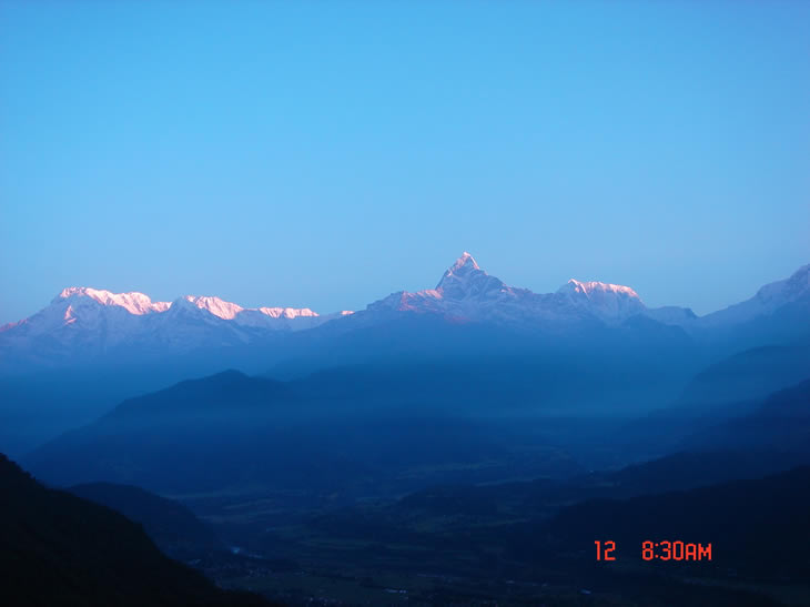 我们要上到3200米高的Poon Hill,从那里瞭望对面的雪山